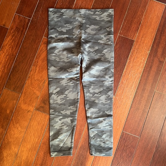 SPANX Look at Me Now Seamless Cropped Leggings - Picture 10 of 10